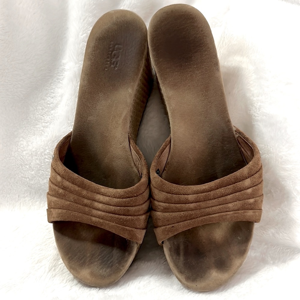 Uggs - image 1